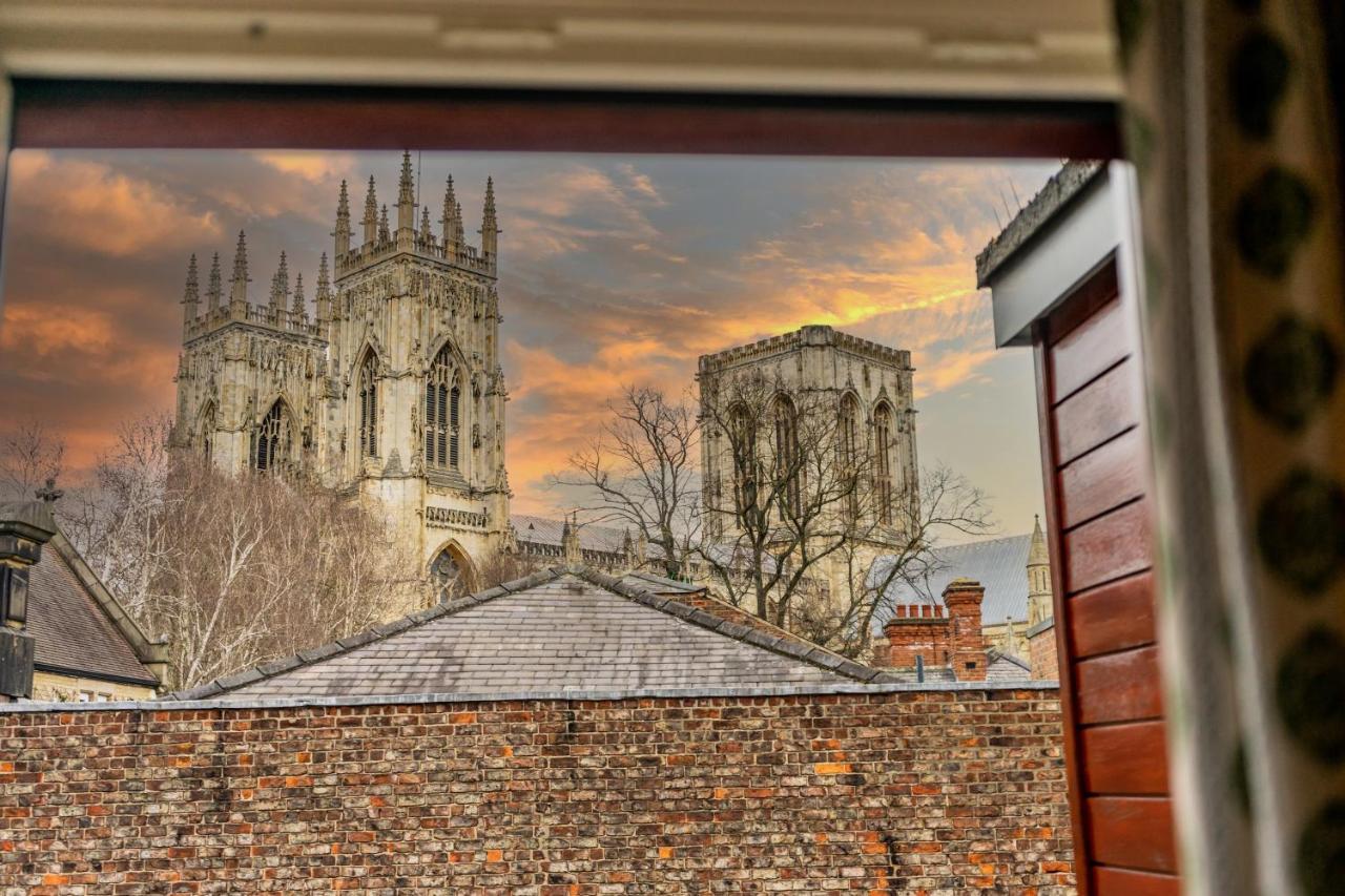 Blake Mews York Kültér fotó